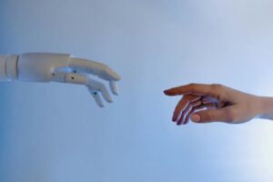 Geneza Cyfrowych Umysłów: Historia sztucznej inteligencji – jak powstała sztuczna inteligencja i kto stworzył sztuczną inteligencję AI?